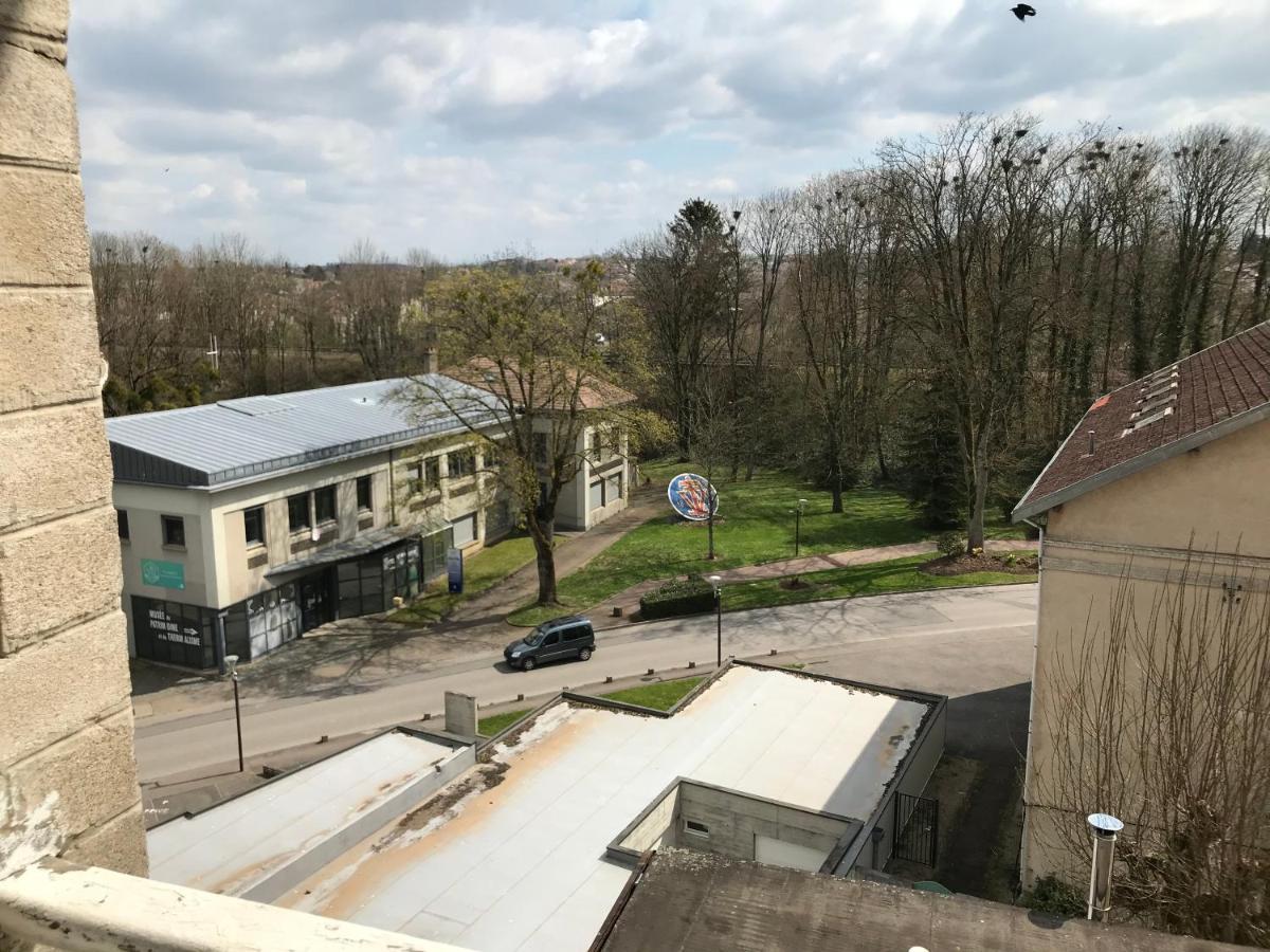 Studio Meuble Et Lumineux 20M2 Apartment Vittel Exterior photo